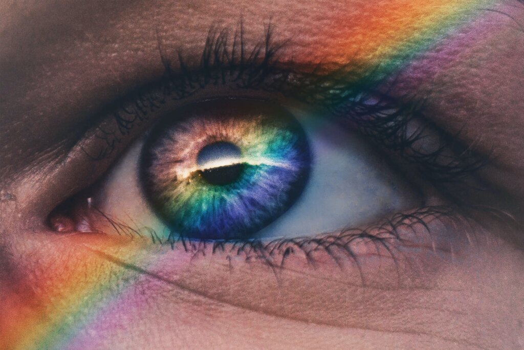 Um dos olhos na foto multicolorido